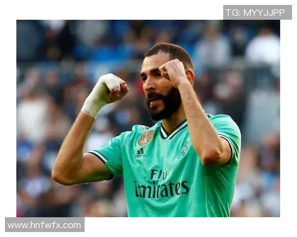 本泽马的传奇之路：从少年天才到世界足球巨星的蜕变与荣耀