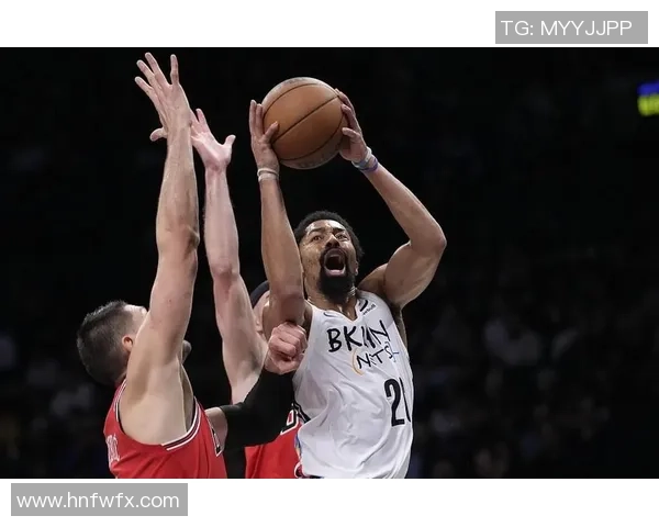 篮网对阵勇士丁威迪表现抢眼助球队争胜展现实力与团队合作精神